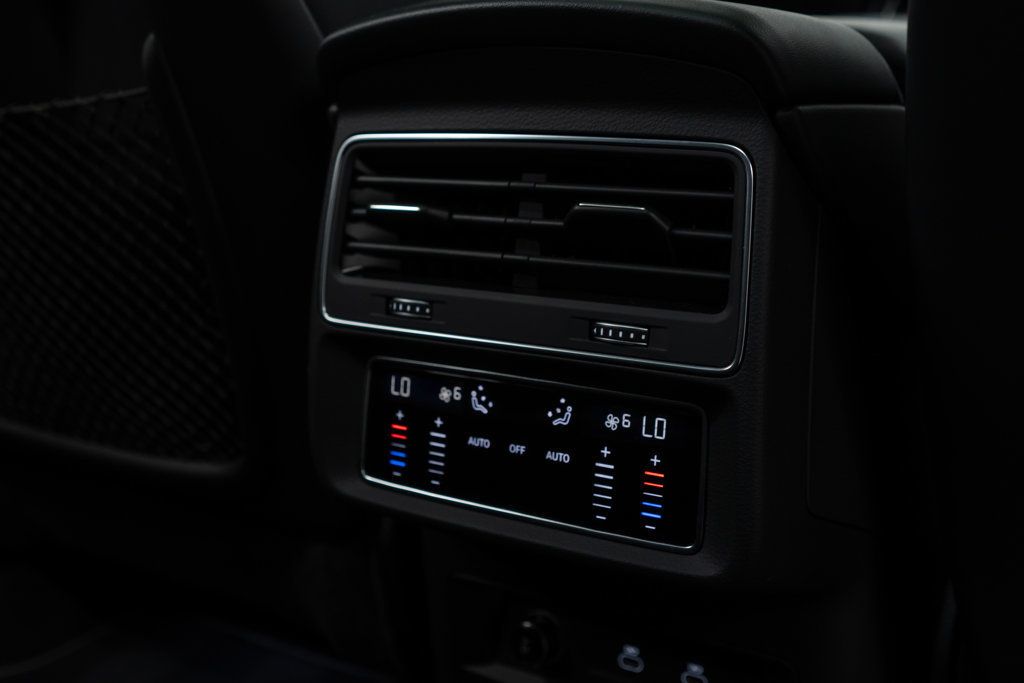 Audi Q8 photo 13