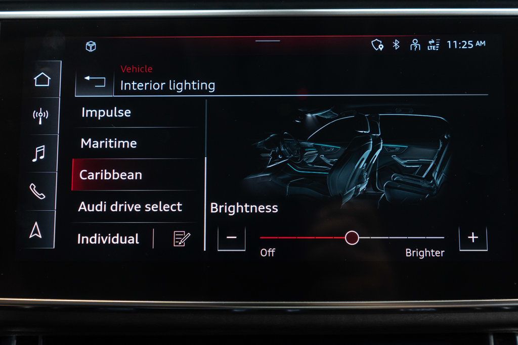 Audi Q8 photo 30