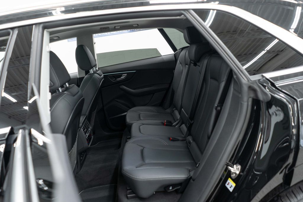 Audi Q8 photo 33