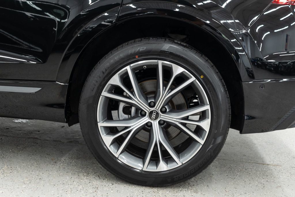 Audi Q8 photo 39