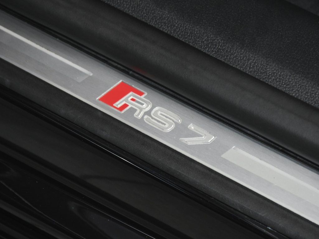 2023 Audi RS 7 Performance photo 13