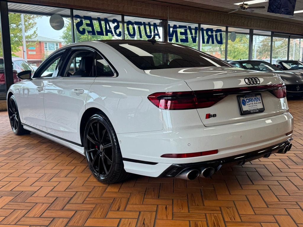2023 Audi S8 Quattro photo 5