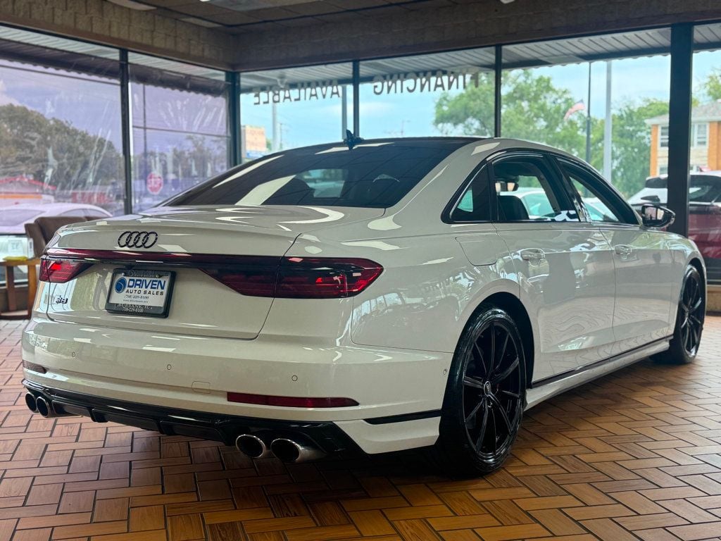 2023 Audi S8 Quattro photo 7