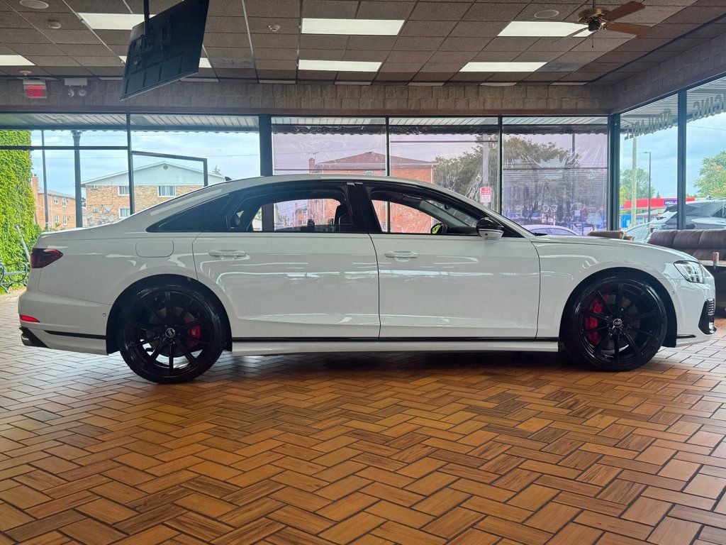 2023 Audi S8 Quattro photo 8