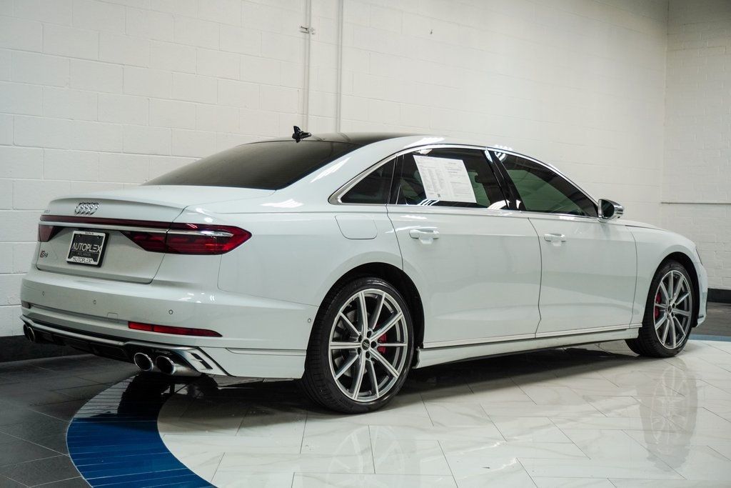 2023 Audi S8 4.0T Quattro photo 5