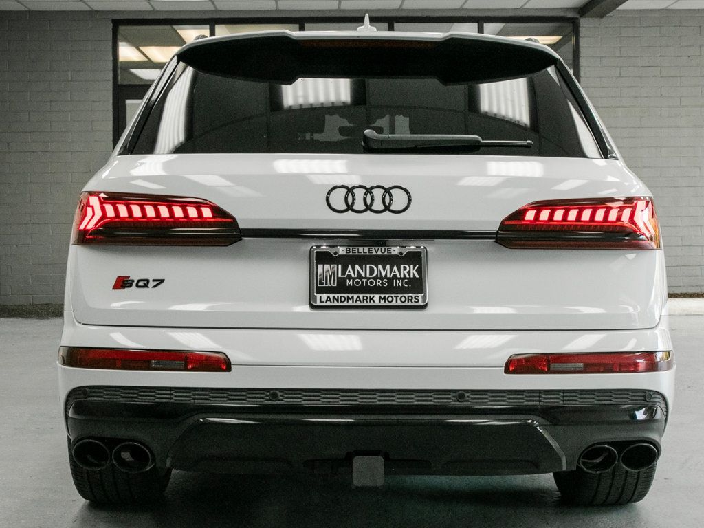 Audi SQ7 photo 32