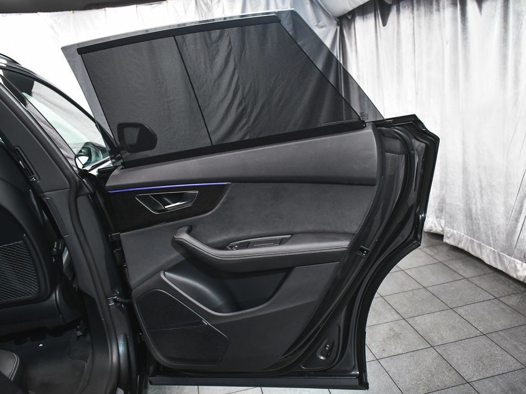 Audi SQ8 photo 17
