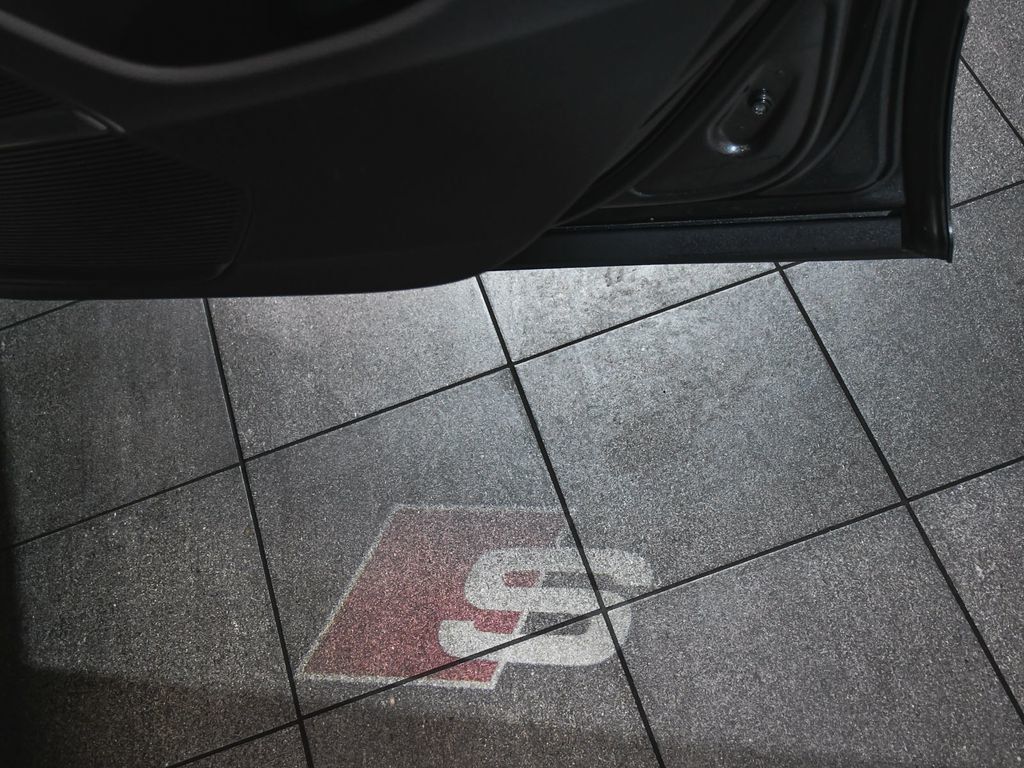 Audi SQ8 photo 18