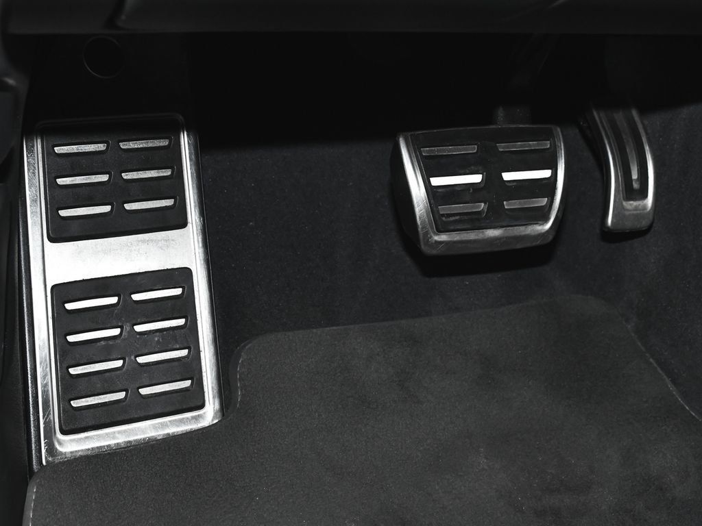 Audi SQ8 photo 25