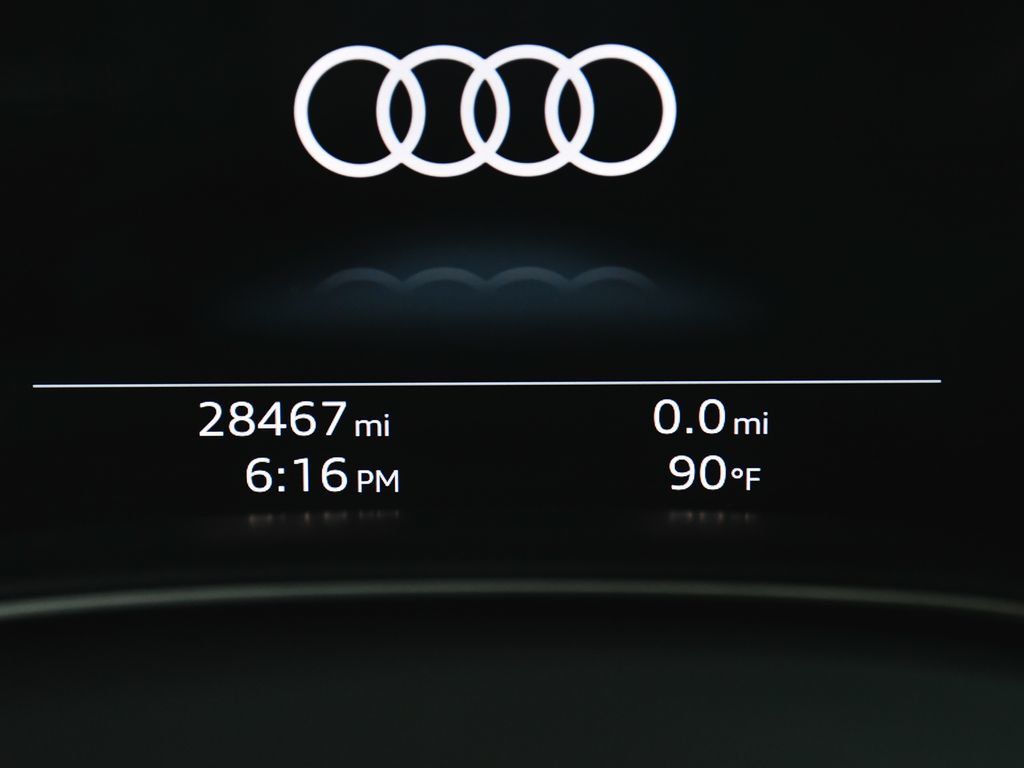 Audi SQ8 photo 28