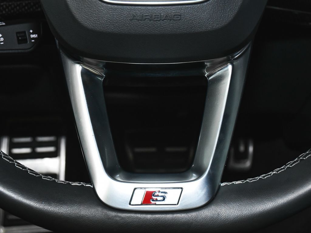 Audi SQ8 photo 43