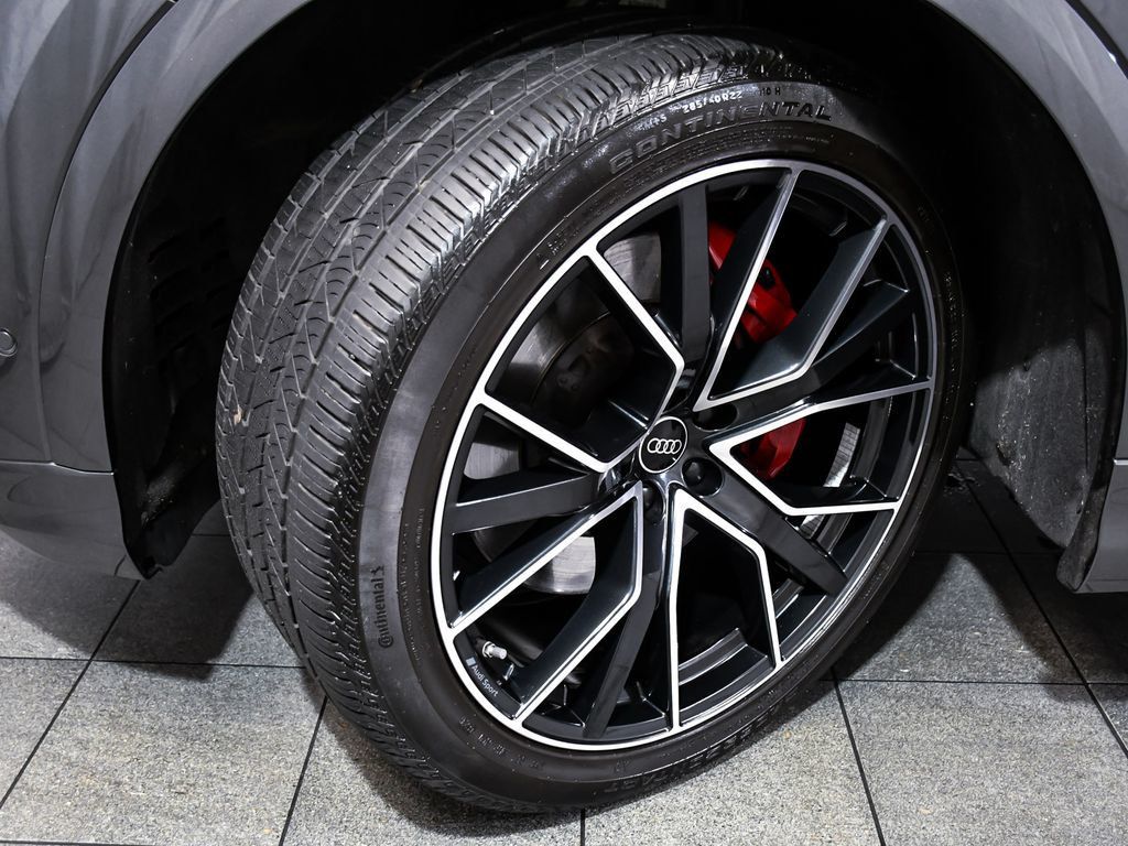 Audi SQ8 photo 7