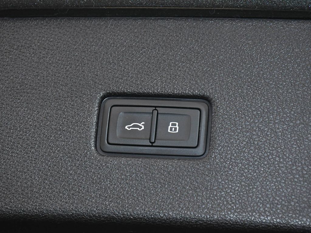 Audi SQ8 photo 74
