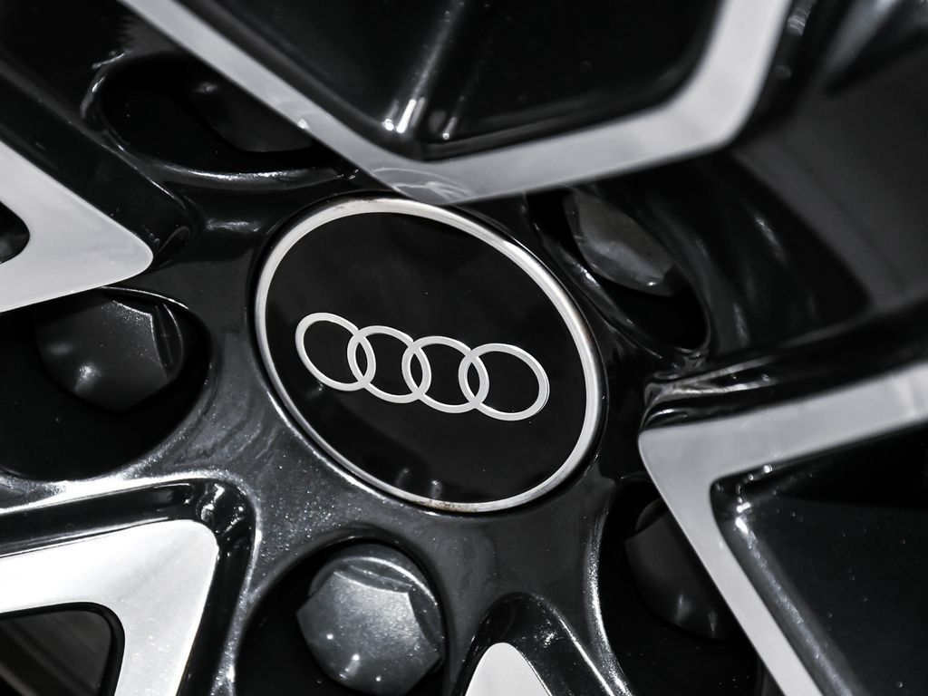 Audi SQ8 photo 97