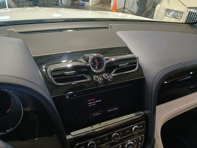 2023 Bentley Bentayga Azure AWD 1 Owner Clean Carfax - 23031117 - 22