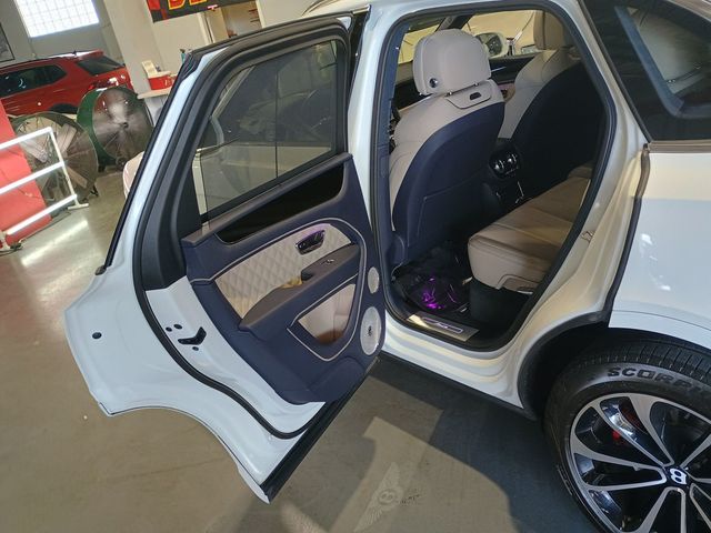 2023 Bentley Bentayga Azure AWD 1 Owner Clean Carfax - 23031117 - 29