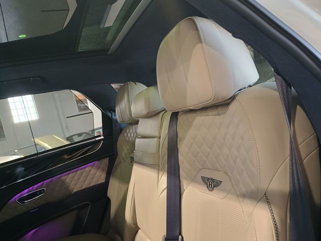 2023 Bentley Bentayga Azure AWD 1 Owner Clean Carfax - 23031117 - 33