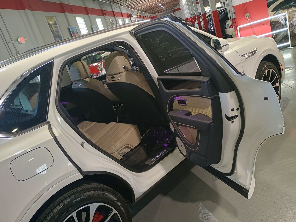 2023 Bentley Bentayga Azure AWD 1 Owner Clean Carfax - 23031117 - 36