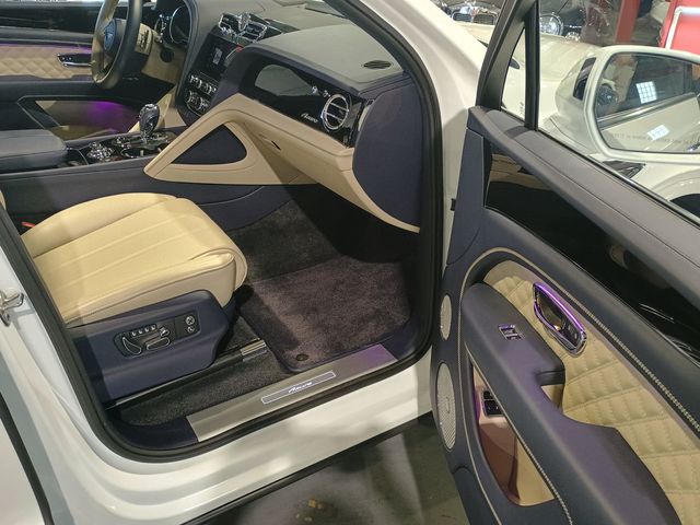 2023 Bentley Bentayga Azure AWD 1 Owner Clean Carfax - 23031117 - 42