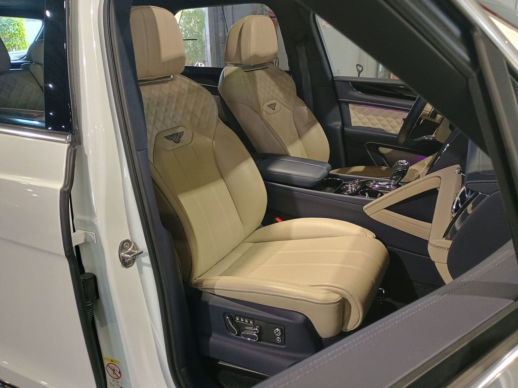 2023 Bentley Bentayga Azure AWD 1 Owner Clean Carfax - 23031117 - 43