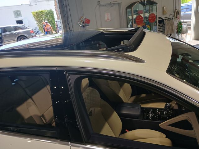 2023 Bentley Bentayga Azure AWD 1 Owner Clean Carfax - 23031117 - 44