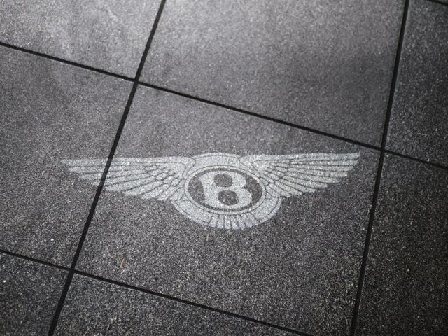 2023 Bentley Bentayga V8 - 23098379 - 15