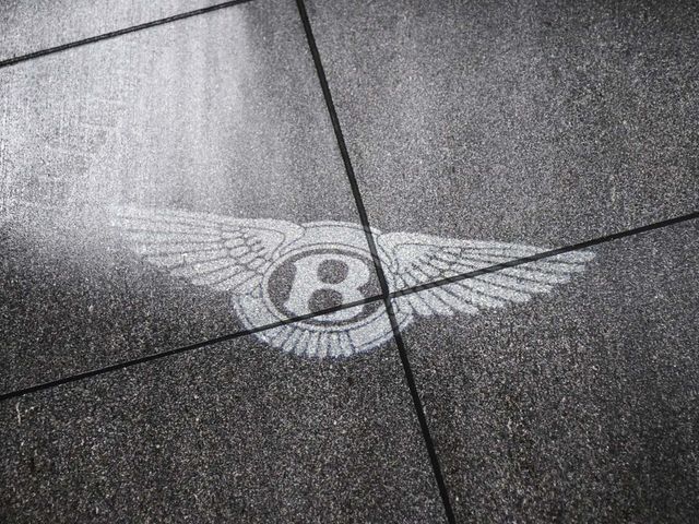 2023 Bentley Bentayga V8 - 23098379 - 24