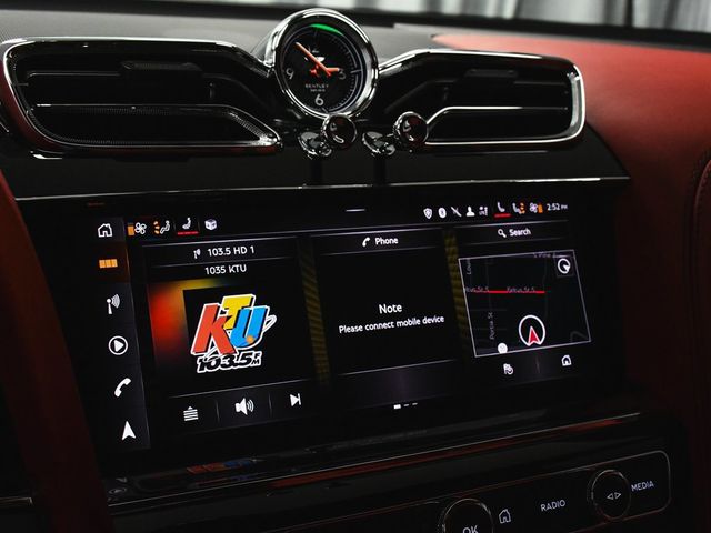 2023 Bentley Bentayga V8 - 23098379 - 30