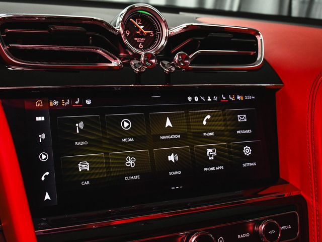 2023 Bentley Bentayga V8 - 23098379 - 31