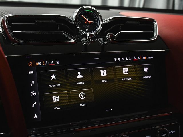 2023 Bentley Bentayga V8 - 23098379 - 32
