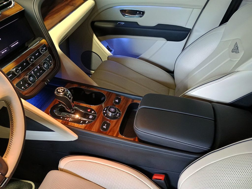 2023 Bentley Bentayga V8 AWD 1 Owner - 23008726 - 17