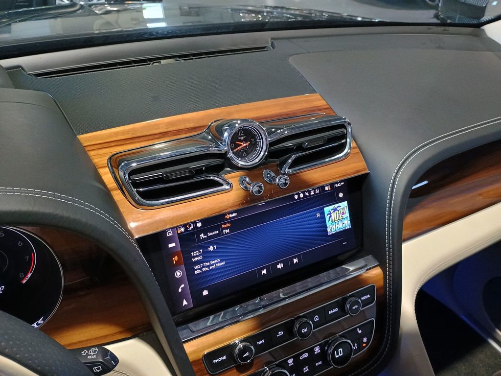 2023 Bentley Bentayga V8 AWD 1 Owner - 23008726 - 20