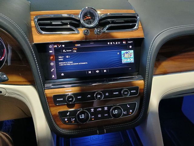 2023 Bentley Bentayga V8 AWD 1 Owner - 23008726 - 23