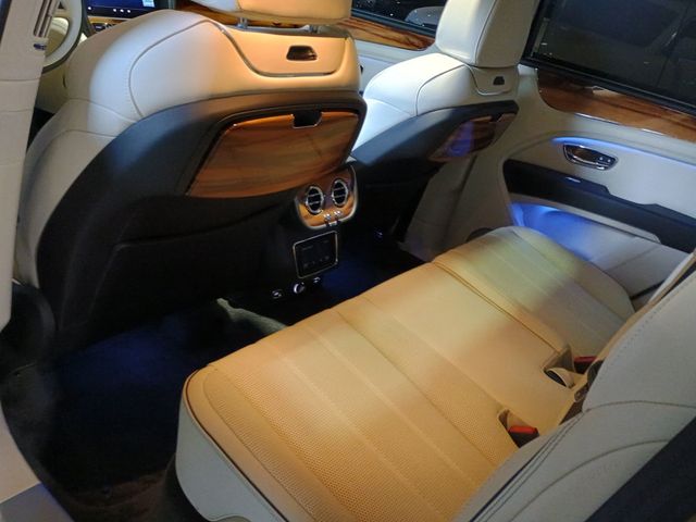 2023 Bentley Bentayga V8 AWD 1 Owner - 23008726 - 26