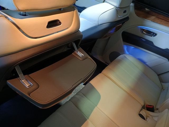 2023 Bentley Bentayga V8 AWD 1 Owner - 23008726 - 28