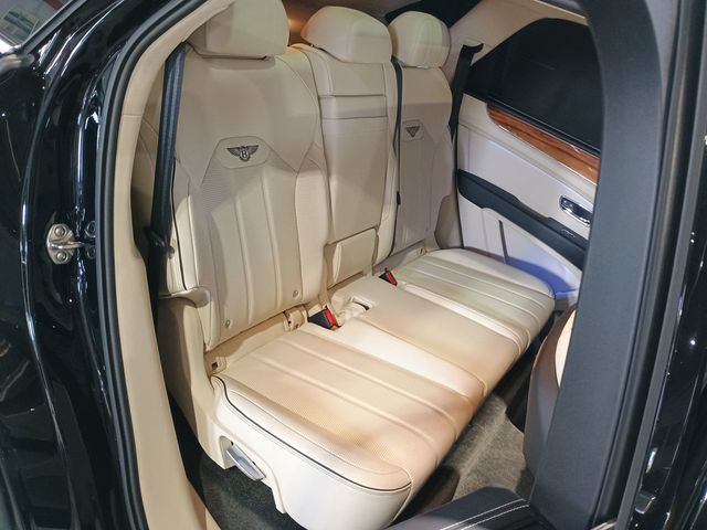 2023 Bentley Bentayga V8 AWD 1 Owner - 23008726 - 30