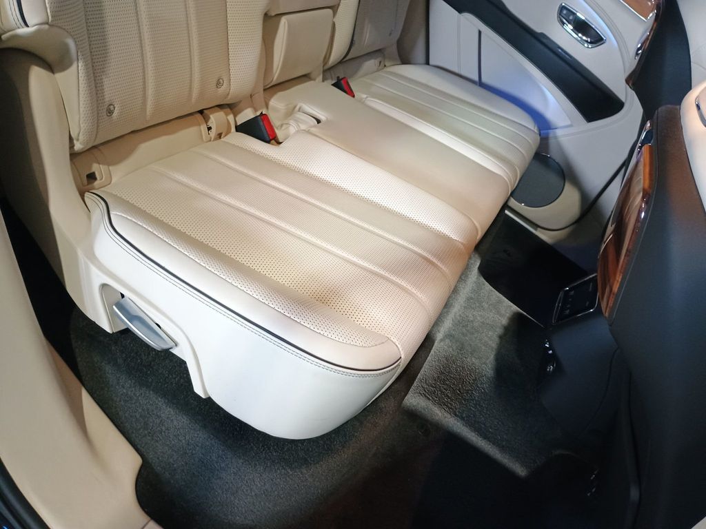 2023 Bentley Bentayga V8 AWD 1 Owner - 23008726 - 31