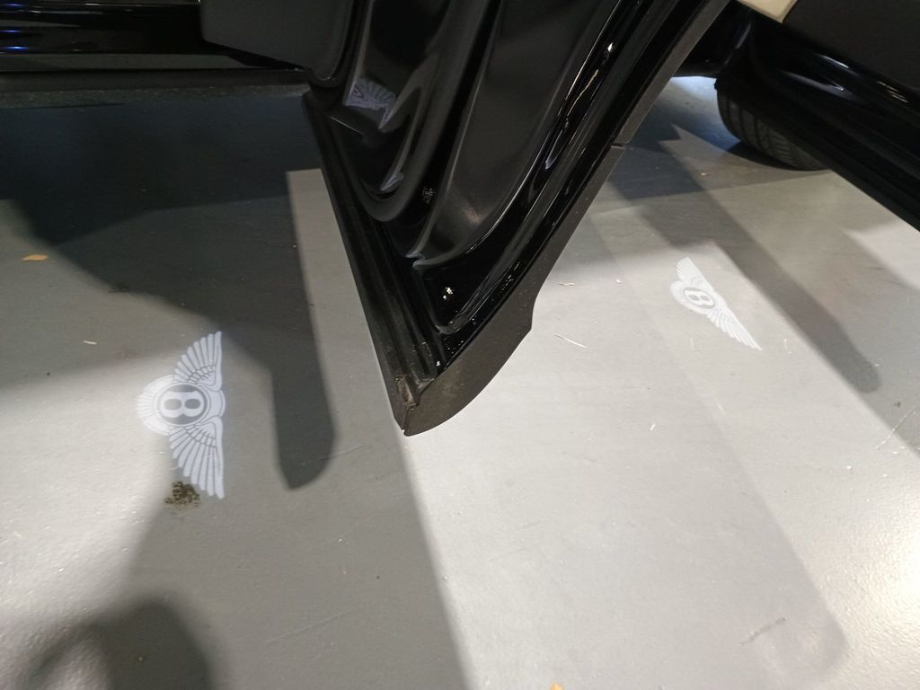 2023 Bentley Bentayga V8 AWD 1 Owner - 23008726 - 33