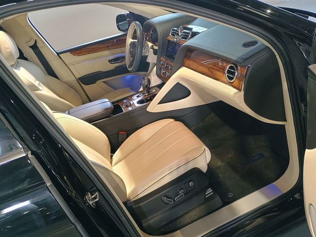 2023 Bentley Bentayga V8 AWD 1 Owner - 23008726 - 35