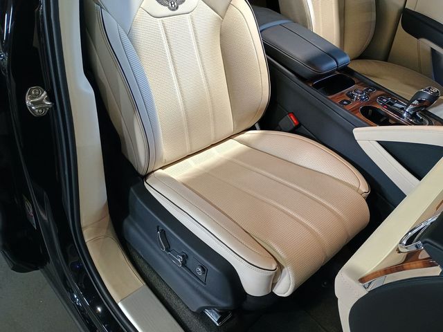 2023 Bentley Bentayga V8 AWD 1 Owner - 23008726 - 36