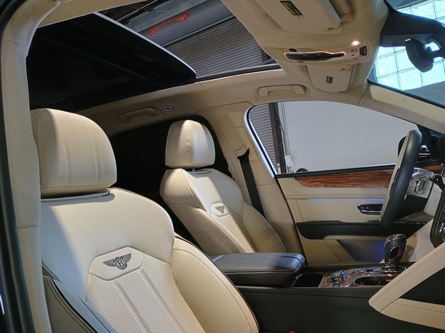2023 Bentley Bentayga V8 AWD 1 Owner - 23008726 - 37