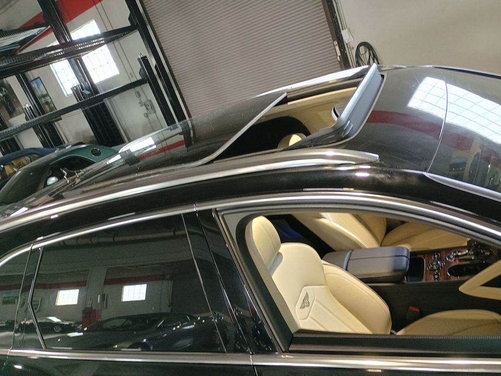 2023 Bentley Bentayga V8 AWD 1 Owner - 23008726 - 40