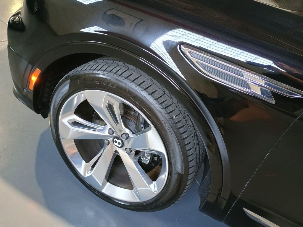 2023 Bentley Bentayga V8 AWD 1 Owner - 23008726 - 50