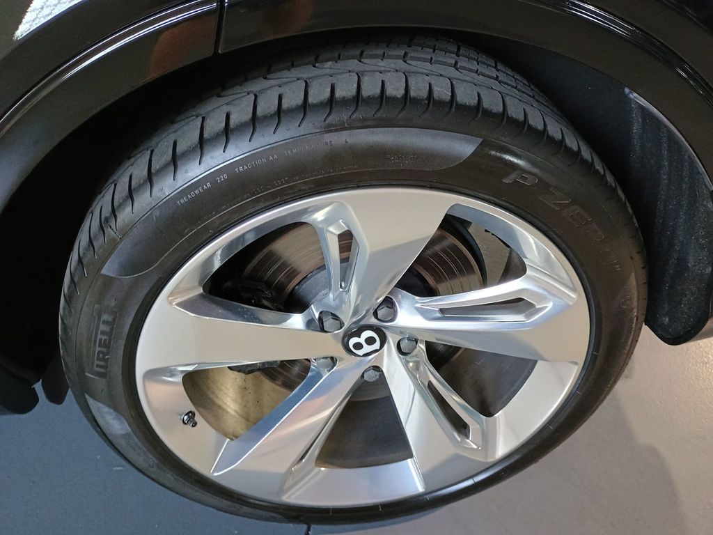 2023 Bentley Bentayga V8 AWD 1 Owner - 23008726 - 51