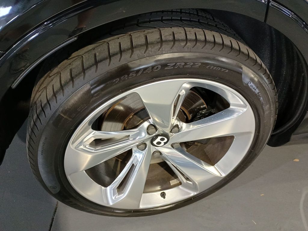 2023 Bentley Bentayga V8 AWD 1 Owner - 23008726 - 52