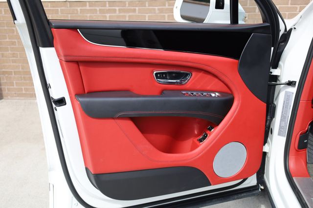 2023 Bentley Bentayga EWB AWD - 22898874 - 17