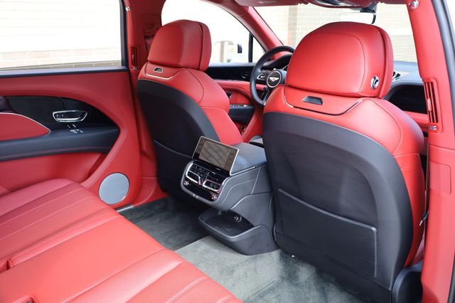 2023 Bentley Bentayga EWB AWD - 22898874 - 28