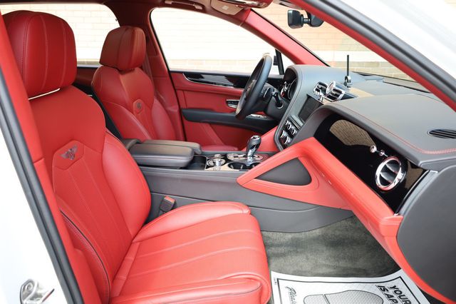 2023 Bentley Bentayga EWB AWD - 22898874 - 32