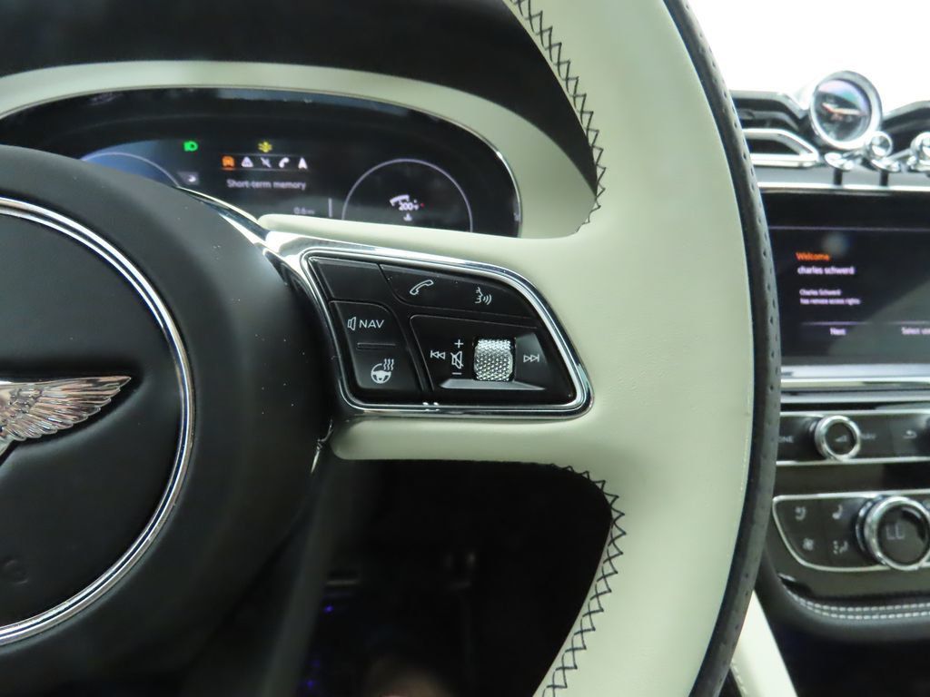 2023 Bentley Bentayga EWB Azure V8 photo 9