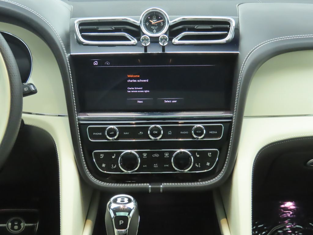 2023 Bentley Bentayga EWB Azure V8 photo 11